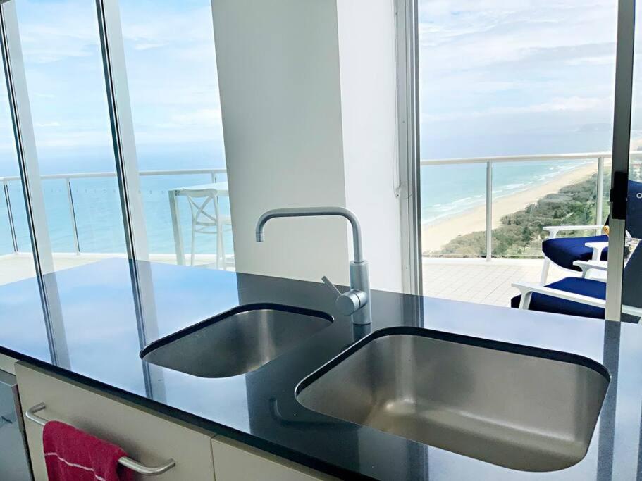 Air On Broadbeach Beachfront 2Level Stunning Apartment With 180 Degree Views Gold Coast Exterior photo